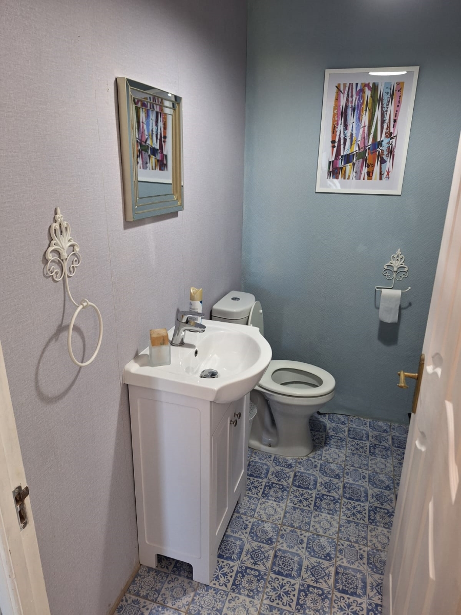 To Let 3 Bedroom Property for Rent in Beachview Eastern Cape